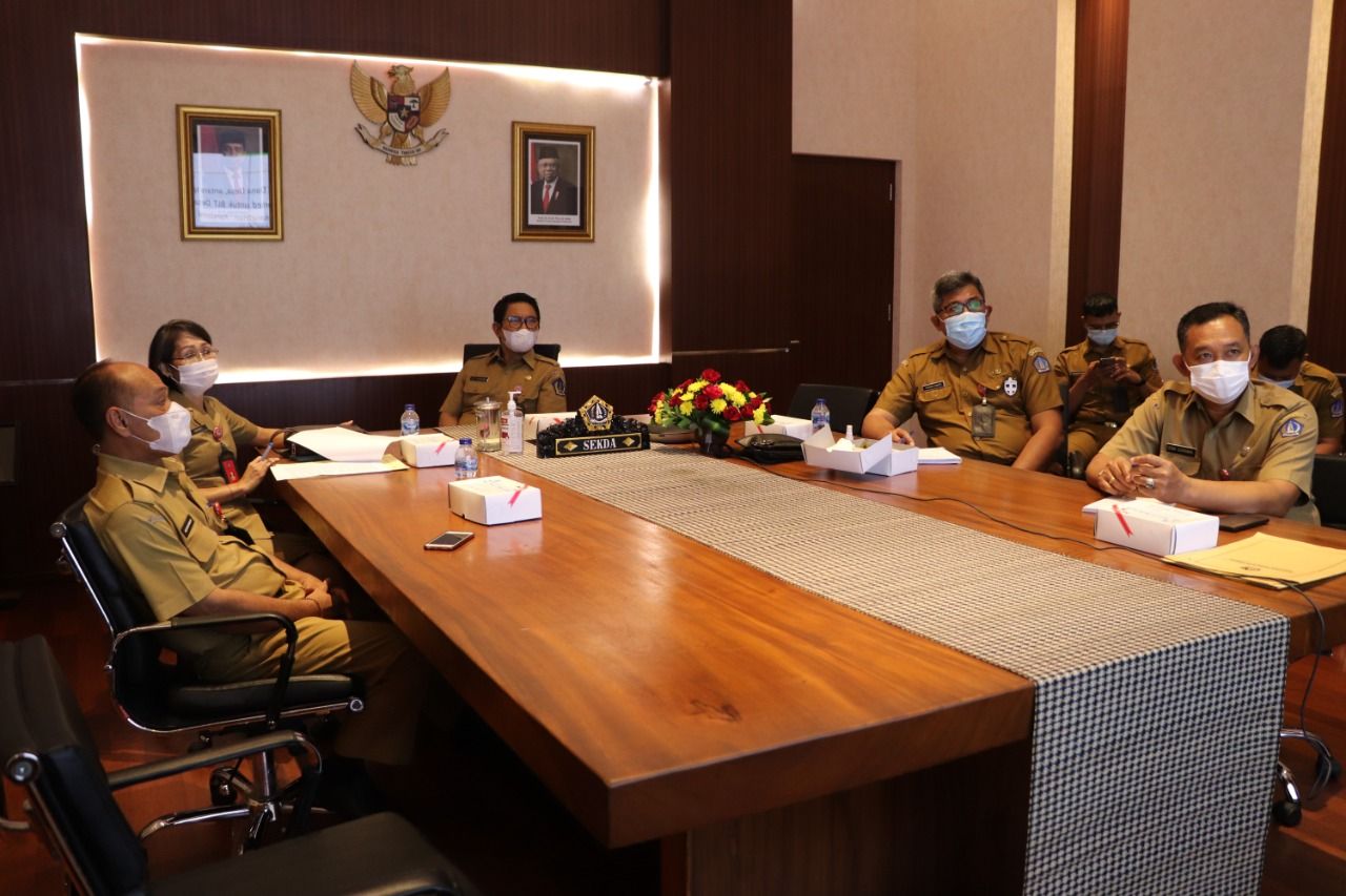 podiumnews.com-Sekda Badung Ikuti Vidcon Terkait Kebijakan Penanganan Covid-19 dan Refocusing TKDD